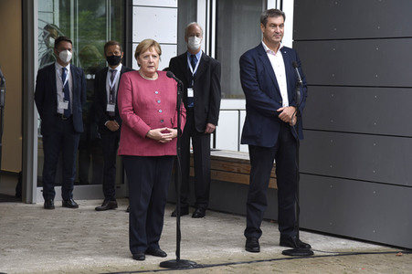 Markus Söder und Angela Merkel in Garching bei München