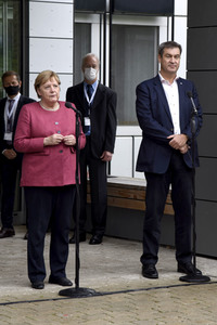 Markus Söder und Angela Merkel in Garching bei München