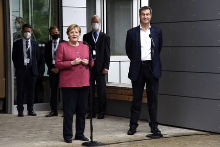 Markus Söder und Angela Merkel in Garching bei München