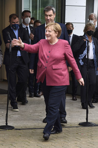 Markus Söder und Angela Merkel in Garching bei München