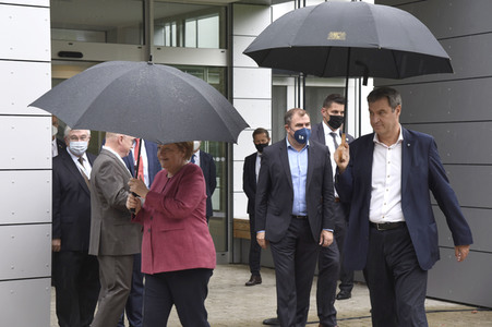 Markus Söder und Angela Merkel in Garching bei München