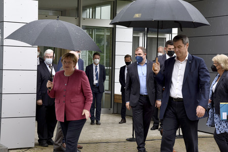 Markus Söder und Angela Merkel in Garching bei München