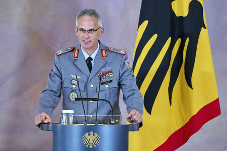 Verleihung des Verdienstkreuzes an Brigadegeneral Jens Arlt in Berlin