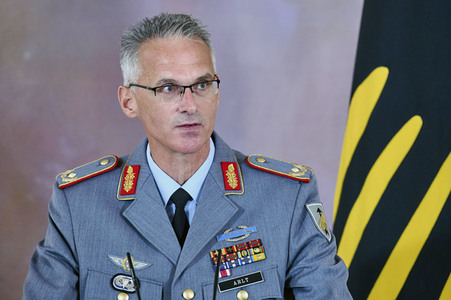 Verleihung des Verdienstkreuzes an Brigadegeneral Jens Arlt in Berlin