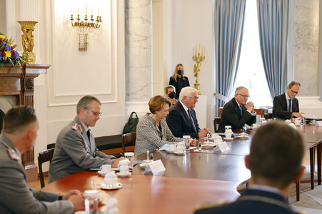 Verleihung des Verdienstkreuzes an Brigadegeneral Jens Arlt in Berlin