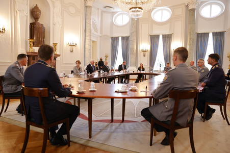 Verleihung des Verdienstkreuzes an Brigadegeneral Jens Arlt in Berlin