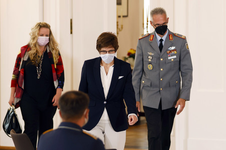 Verleihung des Verdienstkreuzes an Brigadegeneral Jens Arlt in Berlin