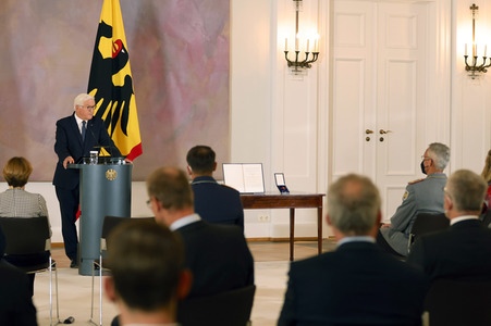 Verleihung des Verdienstkreuzes an Brigadegeneral Jens Arlt in Berlin