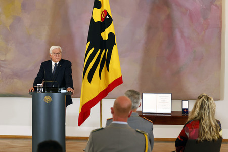 Verleihung des Verdienstkreuzes an Brigadegeneral Jens Arlt in Berlin