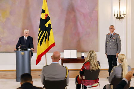 Verleihung des Verdienstkreuzes an Brigadegeneral Jens Arlt in Berlin