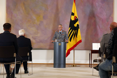 Verleihung des Verdienstkreuzes an Brigadegeneral Jens Arlt in Berlin