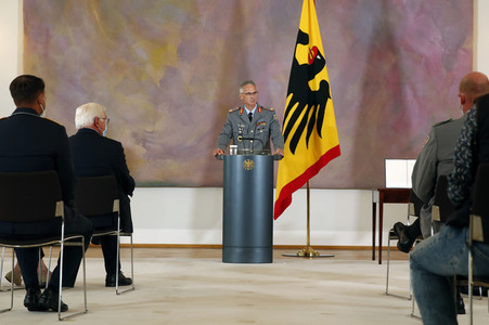 Verleihung des Verdienstkreuzes an Brigadegeneral Jens Arlt in Berlin