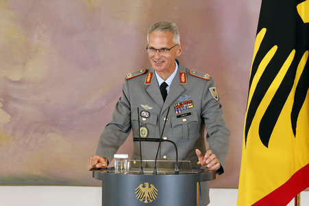 Verleihung des Verdienstkreuzes an Brigadegeneral Jens Arlt in Berlin