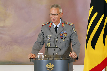 Verleihung des Verdienstkreuzes an Brigadegeneral Jens Arlt in Berlin