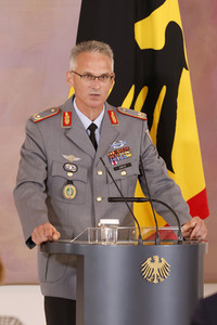 Verleihung des Verdienstkreuzes an Brigadegeneral Jens Arlt in Berlin