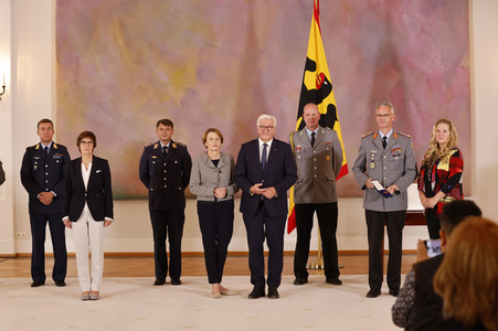 Verleihung des Verdienstkreuzes an Brigadegeneral Jens Arlt in Berlin