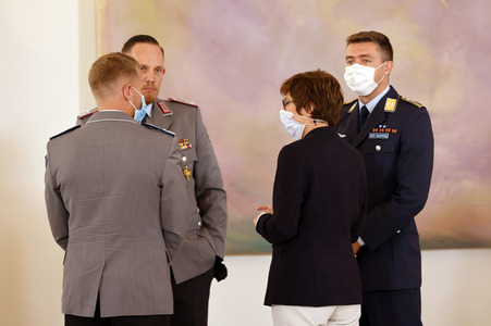 Verleihung des Verdienstkreuzes an Brigadegeneral Jens Arlt in Berlin