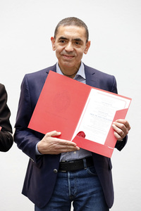 Ehrung für Özlem Türeci und Uğur Şahin in Köln