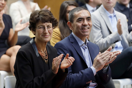 Ehrung für Özlem Türeci und Uğur Şahin in Köln