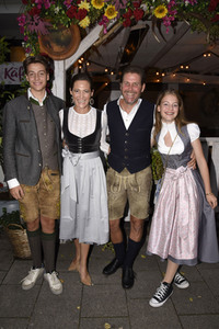 Almauftrieb in der Käfer Schänke in München