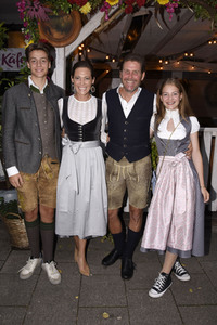 Almauftrieb in der Käfer Schänke in München