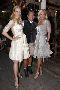 Almauftrieb in der Käfer Schänke in München