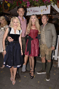 Almauftrieb in der Käfer Schänke in München