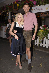 Almauftrieb in der Käfer Schänke in München