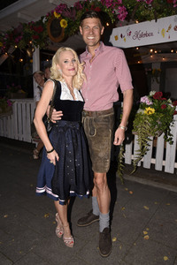 Almauftrieb in der Käfer Schänke in München