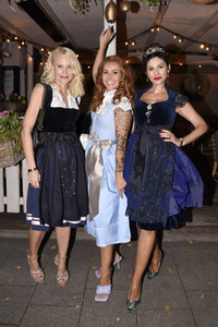 Almauftrieb in der Käfer Schänke in München