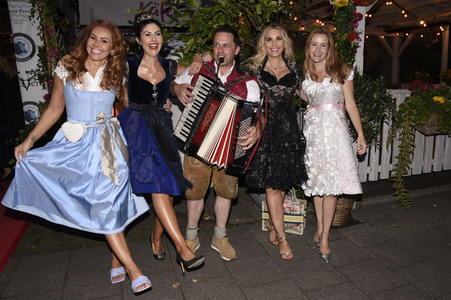 Almauftrieb in der Käfer Schänke in München