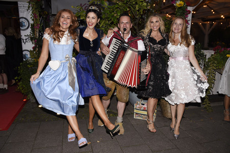 Almauftrieb in der Käfer Schänke in München