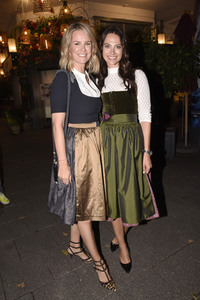 Almauftrieb in der Käfer Schänke in München