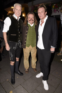 Almauftrieb in der Käfer Schänke in München