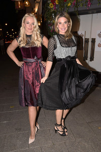 Almauftrieb in der Käfer Schänke in München