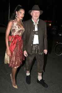 Almauftrieb in der Käfer Schänke in München