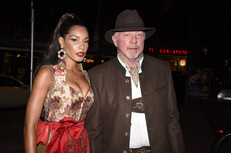 Almauftrieb in der Käfer Schänke in München