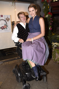 Almauftrieb in der Käfer Schänke in München