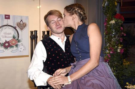 Almauftrieb in der Käfer Schänke in München