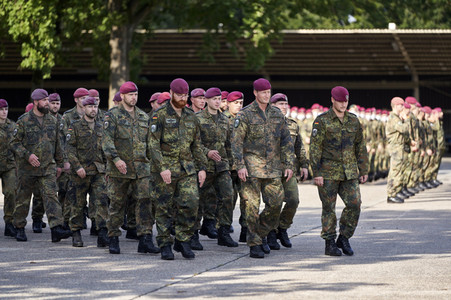 Angela Merkel würdigt Einsatzkräfte der Afghanistan-Evakuierungsmission in Seedorf