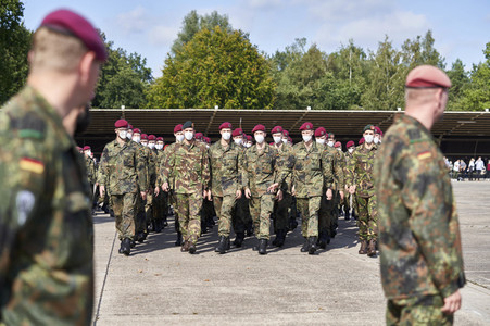 Angela Merkel würdigt Einsatzkfäfte der Afghanistan-Evakuierungsmission in Seedorf