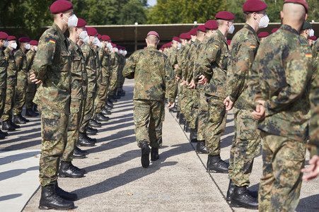 Angela Merkel würdigt Einsatzkfäfte der Afghanistan-Evakuierungsmission in Seedorf