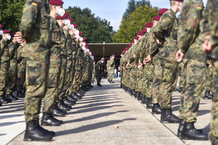 Angela Merkel würdigt Einsatzkfäfte der Afghanistan-Evakuierungsmission in Seedorf