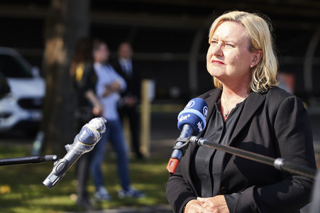 Angela Merkel würdigt Einsatzkräfte der Afghanistan-Evakuierungsmission in Seedorf