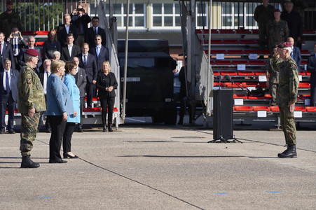 Angela Merkel würdigt Einsatzkräfte der Afghanistan-Evakuierungsmission in Seedorf