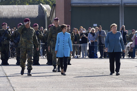 Angela Merkel würdigt Einsatzkräfte der Afghanistan-Evakuierungsmission in Seedorf