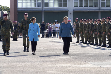Angela Merkel würdigt Einsatzkräfte der Afghanistan-Evakuierungsmission in Seedorf
