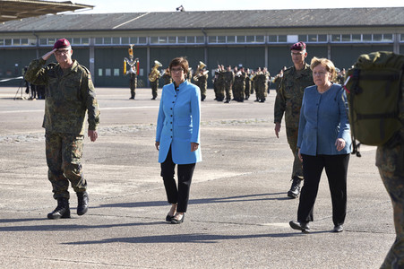 Angela Merkel würdigt Einsatzkräfte der Afghanistan-Evakuierungsmission in Seedorf