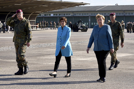 Angela Merkel würdigt Einsatzkräfte der Afghanistan-Evakuierungsmission in Seedorf