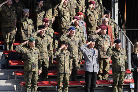 Angela Merkel würdigt Einsatzkräfte der Afghanistan-Evakuierungsmission in Seedorf